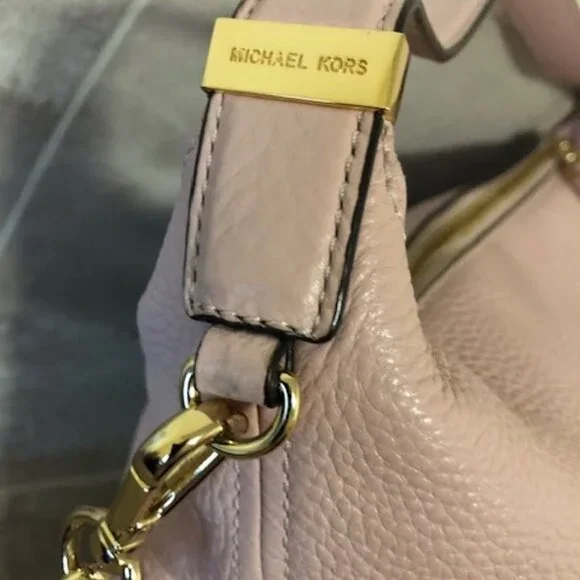 Michael Kors Leather Shoulder Bag EUC - Picture 12 of 15
